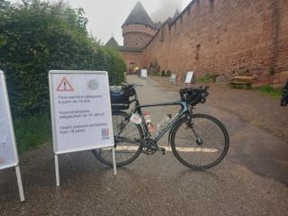 Le château de Haut-Koenigsbourg est un lieu de contrôle photo. Le passe sanitaire est, à ce moment ci de la randonnée, un obstacle infranchissable.