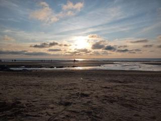 Belle image de soleil couchant sur la plage de Wissant